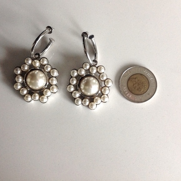 Vintage Faux Pearl Dangling Earrings - Picture 3 of 3
